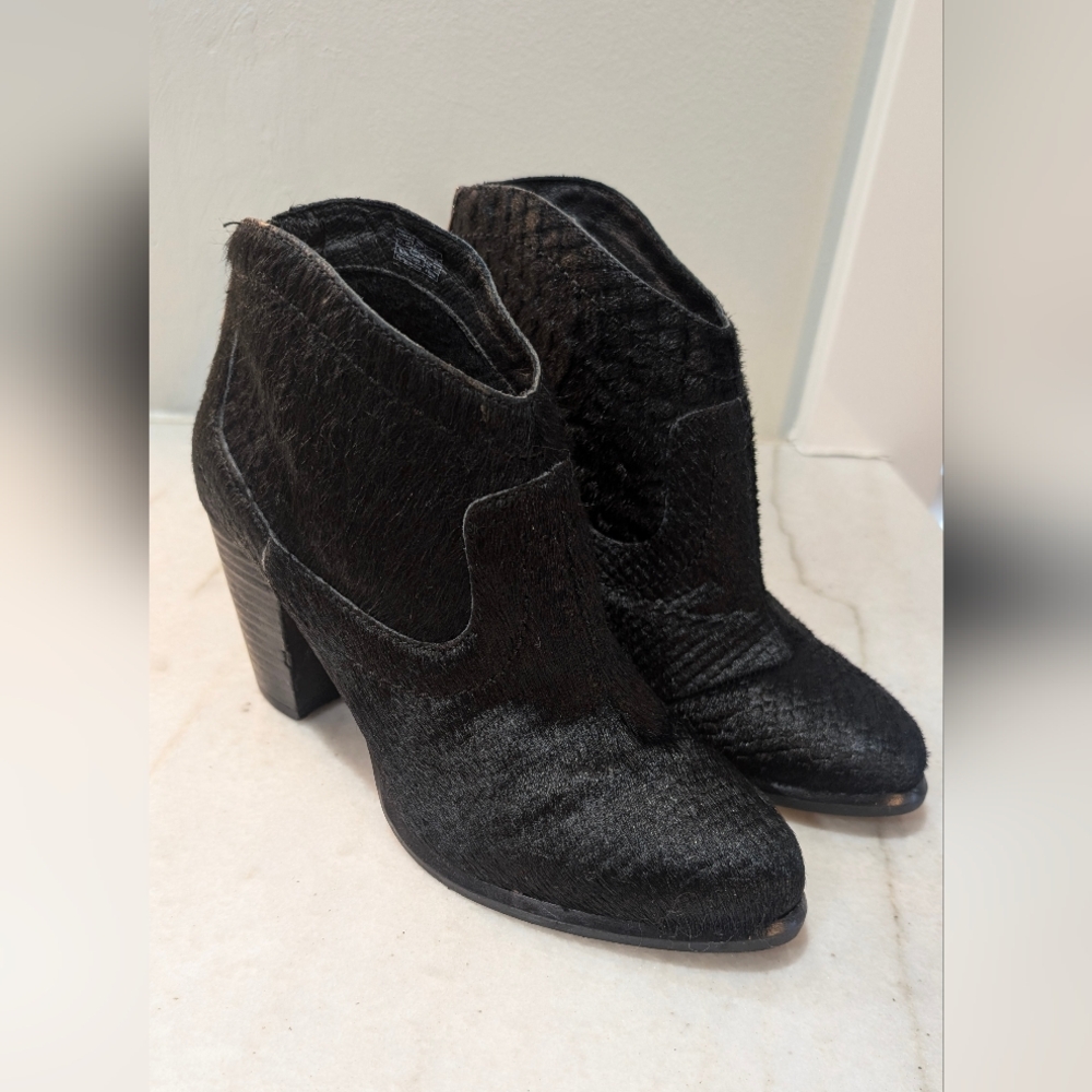 UGG Black Snakeskin Print Calf Hair Leather Ankle Booties Women's Size 6